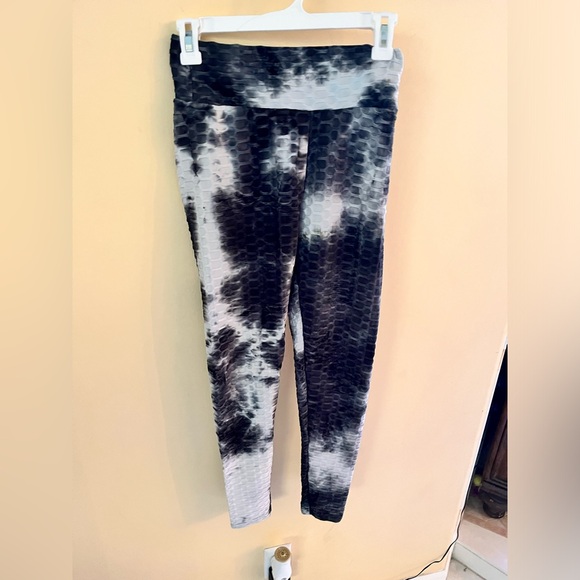 Leggings body contouring size small! Gym, workout and every day wear! - Picture 1 of 7